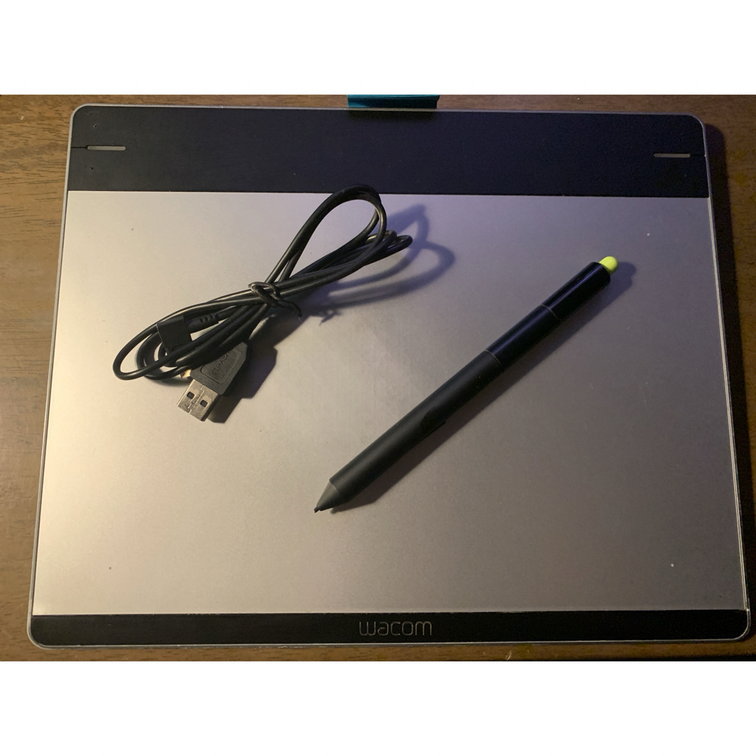 Wacom(ワコム)のIntuos CTH-680 ペンタブ＋無線化レシーバー スマホ/家電/カメラのPC/タブレット(PC周辺機器)の商品写真