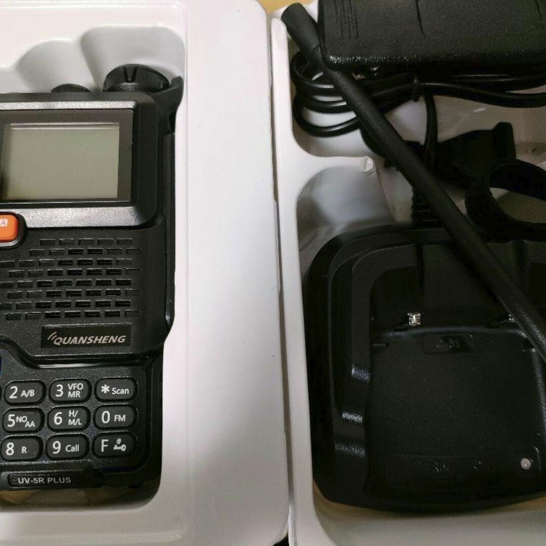 スペアナ機能付き　広帯域受信機 UV-5R PLUS BNC変換アダプタ付き 送