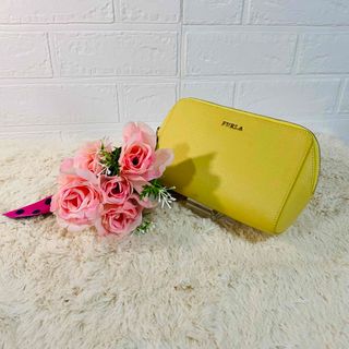 フルラ(Furla)のFURLA フルラ マルチポーチ イエロー Lサイズ(ポーチ)