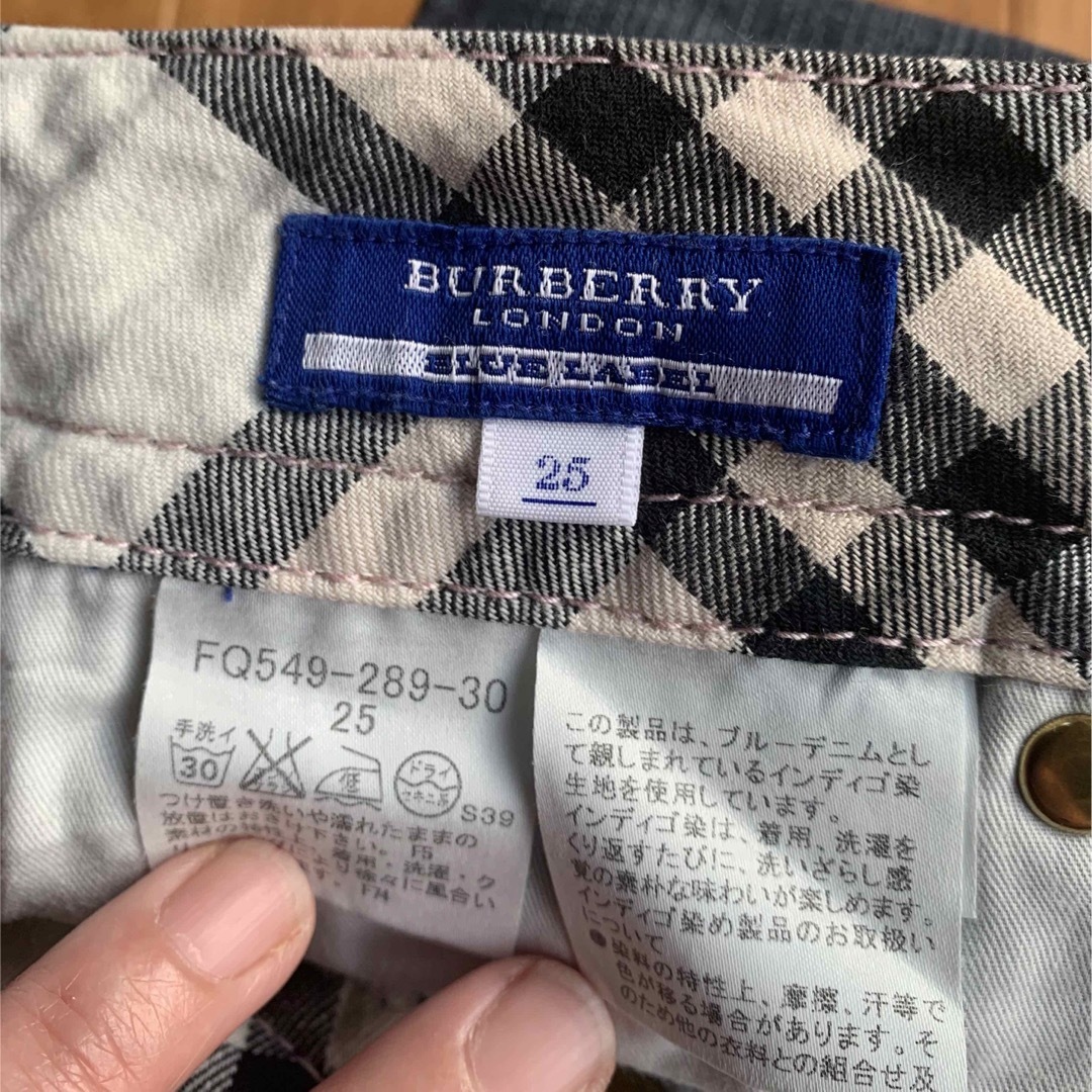 BURBERRY BLUE LABEL(バーバリーブルーレーベル)のバーバリーブルーレーベル　クロップド丈デニム レディースのパンツ(デニム/ジーンズ)の商品写真