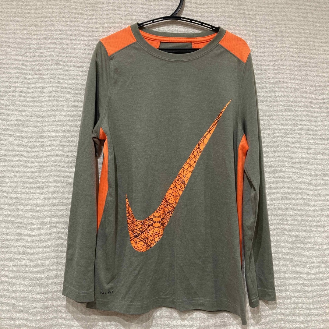 NIKE(ナイキ)のナイキ　NIKE ロンT 長袖　トップス　キッズ　男の子用　Lサイズ　155㎝ キッズ/ベビー/マタニティのキッズ服男の子用(90cm~)(Tシャツ/カットソー)の商品写真