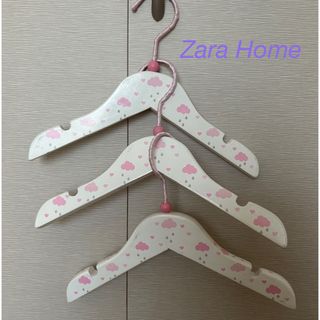 ザラホーム(ZARA HOME)のZARAHOME  zarakids  キッズ ベビー ハンガー 3本 ピンク(収納/チェスト)