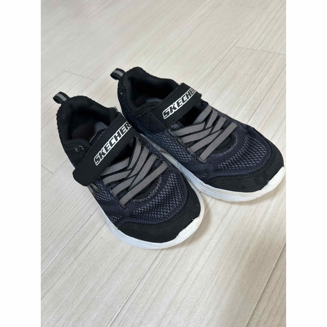 SKECHERS(スケッチャーズ)の男の子　女の子　スニーカー　18cm キッズ/ベビー/マタニティのキッズ靴/シューズ(15cm~)(スニーカー)の商品写真