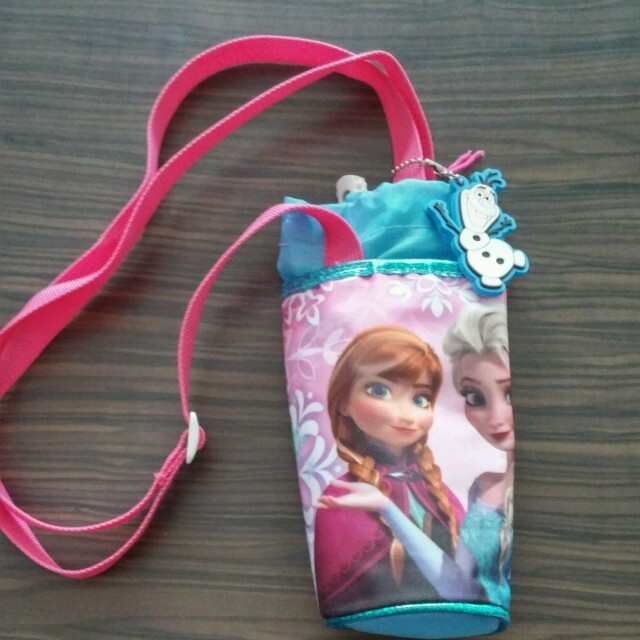 Disney(ディズニー)の新品未使用　アナと雪の女王ペットボトルホルダー キッズ/ベビー/マタニティの授乳/お食事用品(水筒)の商品写真