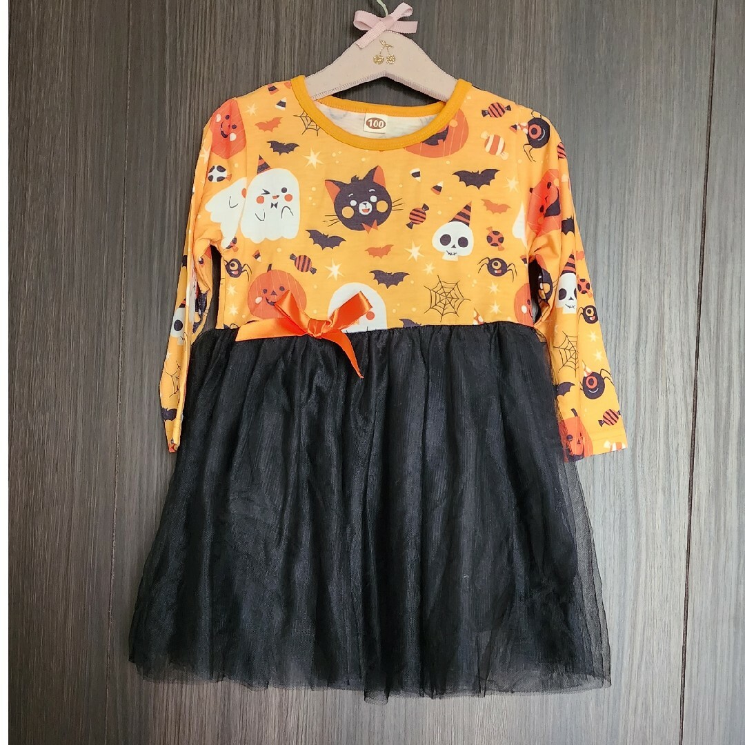 ハロウィン🎃ワンピース100サイズ キッズ/ベビー/マタニティのキッズ服女の子用(90cm~)(ワンピース)の商品写真