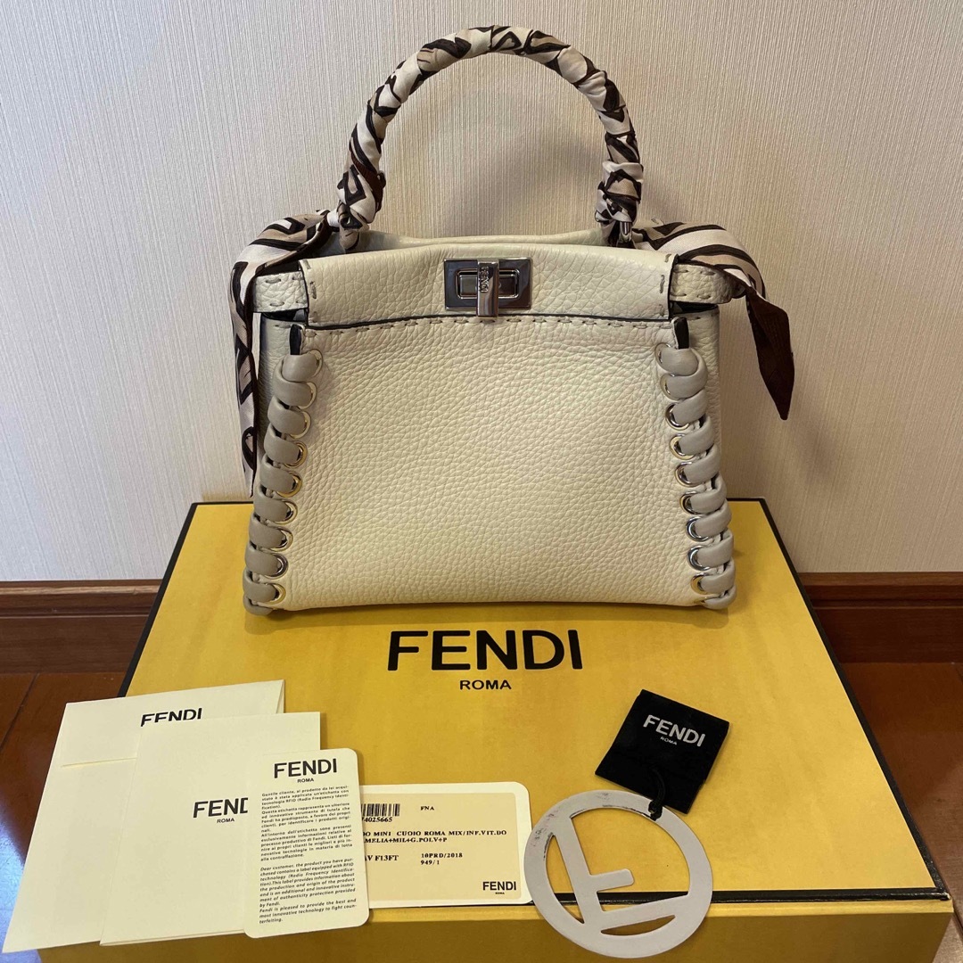 FENDI  ミニピーカーブー　セレリアハンドバッグ