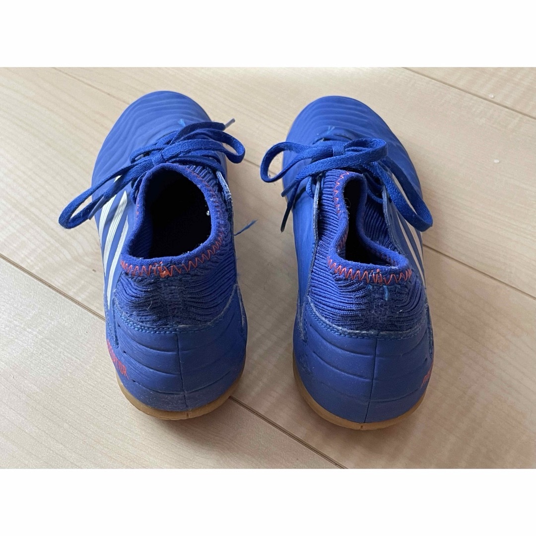adidas(アディダス)の23cm アディダス　フットサル　シューズ　ブルー　青 プレデター　 スポーツ/アウトドアのサッカー/フットサル(シューズ)の商品写真