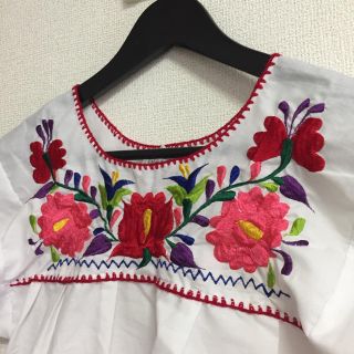 メキシコ🇲🇽お花柄🌻刺繍ブラウス👚(シャツ/ブラウス(半袖/袖なし))