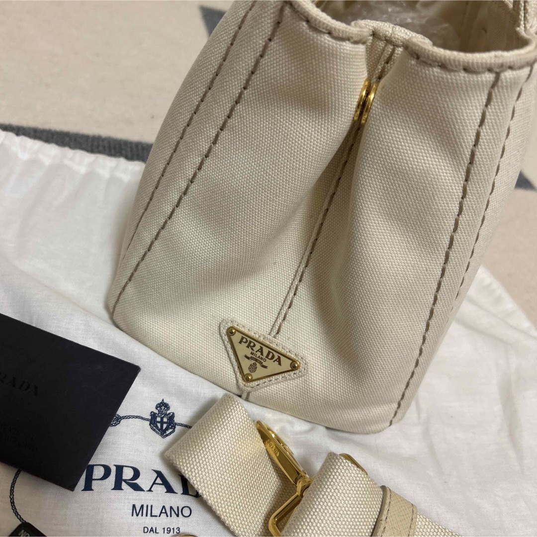PRADA(プラダ)のPLADA♡人気カナパS♡アイボリーホワイト レディースのバッグ(ハンドバッグ)の商品写真