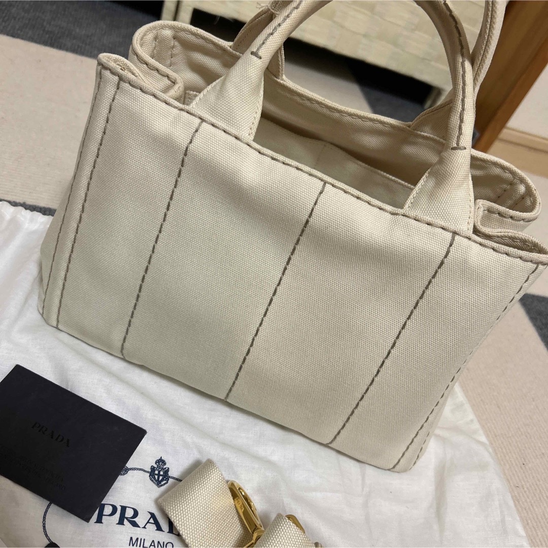 PRADA(プラダ)のPLADA♡人気カナパS♡アイボリーホワイト レディースのバッグ(ハンドバッグ)の商品写真