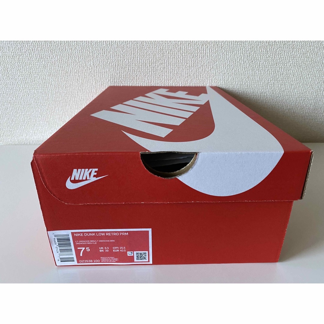 NIKE(ナイキ)のナイキ ダンク ロー レトロ PRM "ライトオレウッドブラウン" 25.5cm メンズの靴/シューズ(スニーカー)の商品写真