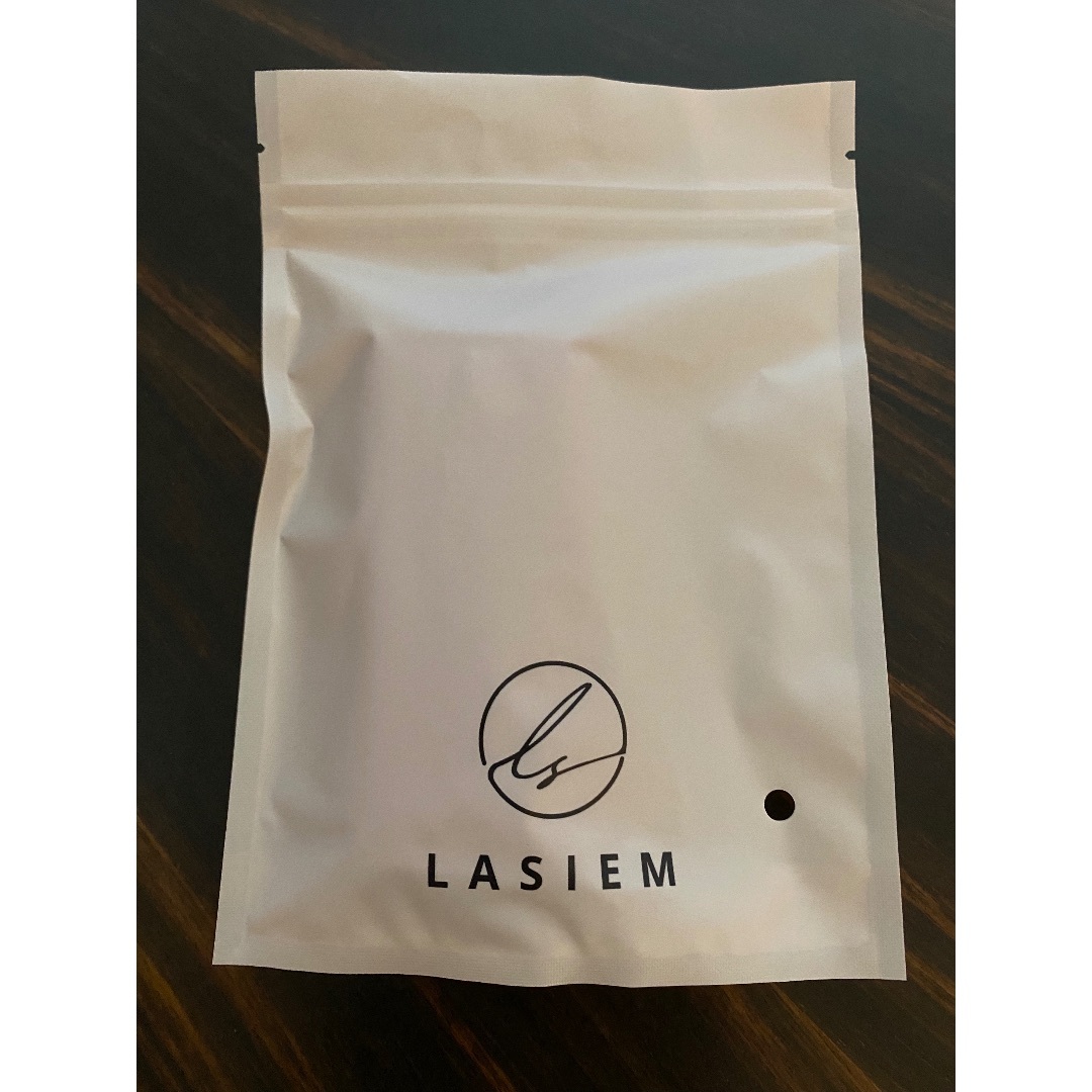 【新品未開封】LASIEM/ラシエム　三つ折りキーケース 4連 レディースのファッション小物(キーケース)の商品写真