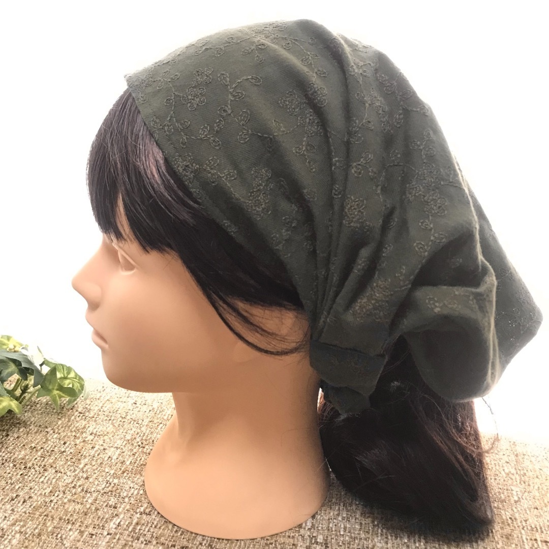 ヘアバンドタイプの三角巾（ブラウン　カーキ　小花刺繍）大人用　子ども用 レディースのヘアアクセサリー(ヘアバンド)の商品写真