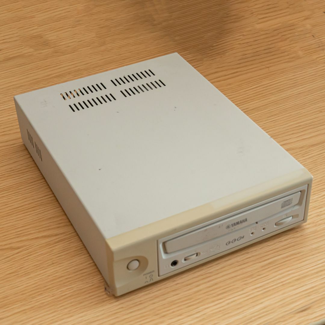 CDーR ／RWドライブ　外付け　SCSI　　CRW8824SX