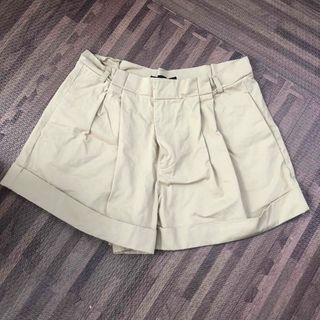 ザラ(ZARA)のZARA ショートパンツ M ベージュ(ショートパンツ)