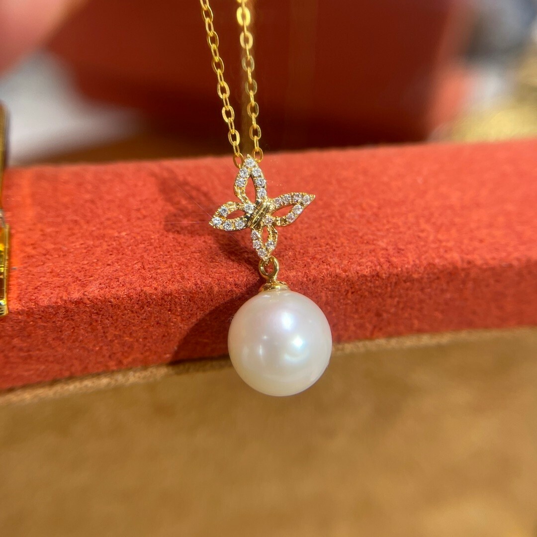 【高級】淡水真珠　ダイヤモンド付きペンダントk18