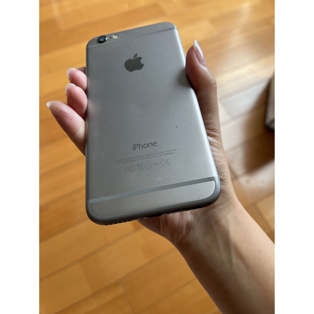 iPhone(アイフォーン)のiphone6 64GB スペースグレイ？ スマホ/家電/カメラのスマートフォン/携帯電話(スマートフォン本体)の商品写真