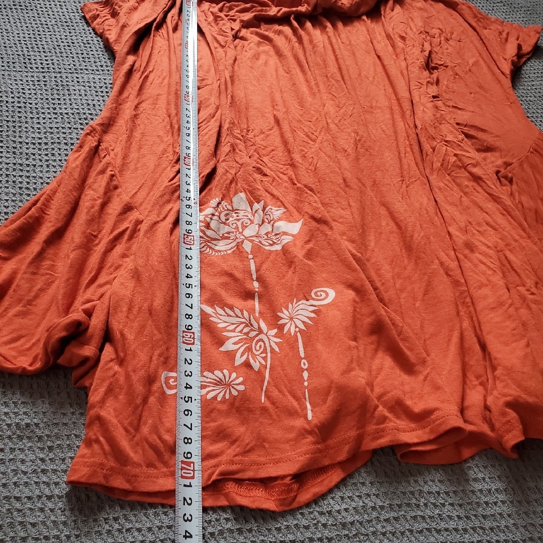 MALAIKA(マライカ)のMALAIKA  蓮オレンジ色変形ｶｯﾄｿｰ レディースのトップス(チュニック)の商品写真