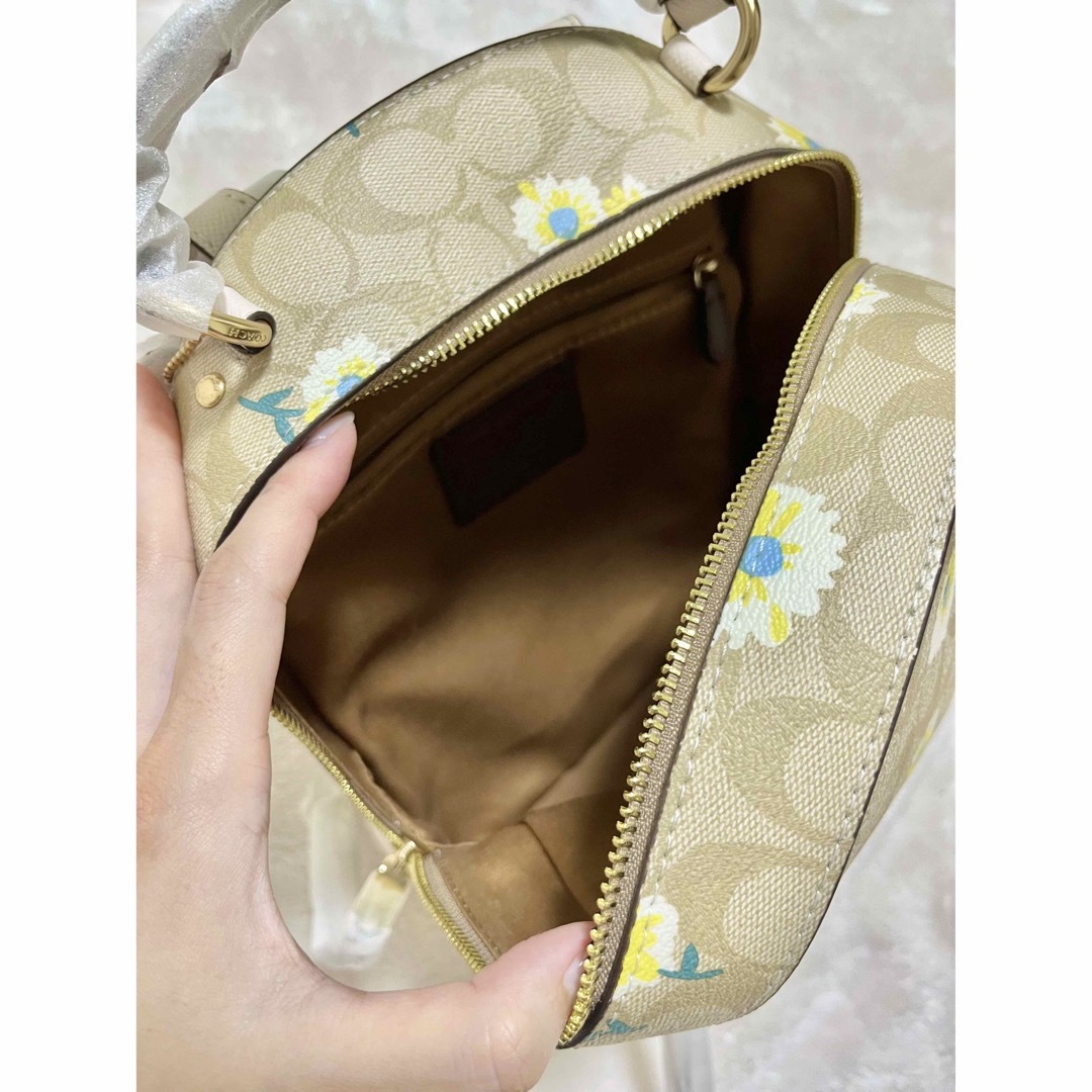 COACH - 【新品未使用】COACH リュックサック 花柄 シグネチャー
