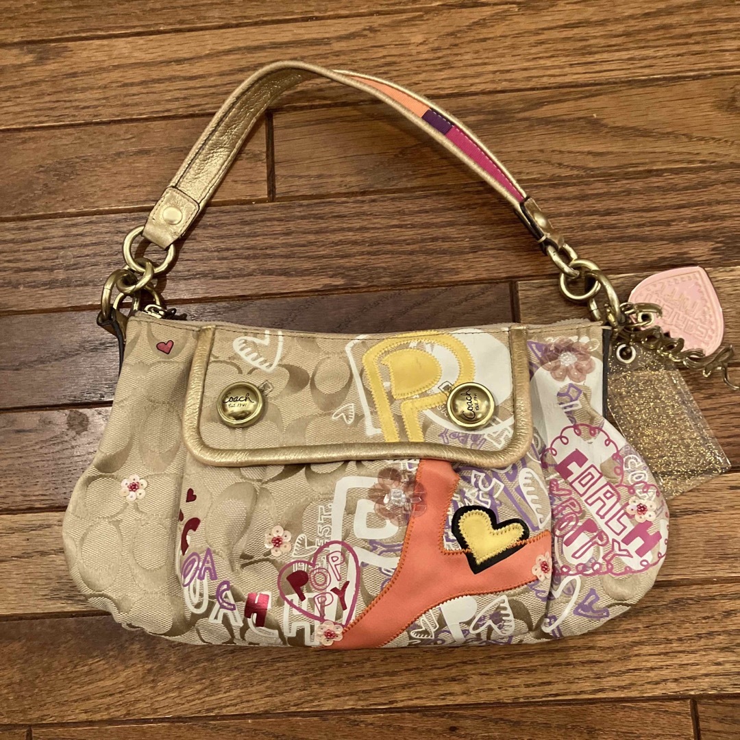 COACH(コーチ)のコーチ　ポピー　スパンコールとビーズのお花が可愛い　肩掛けにもなるハンドバッグ レディースのバッグ(ハンドバッグ)の商品写真