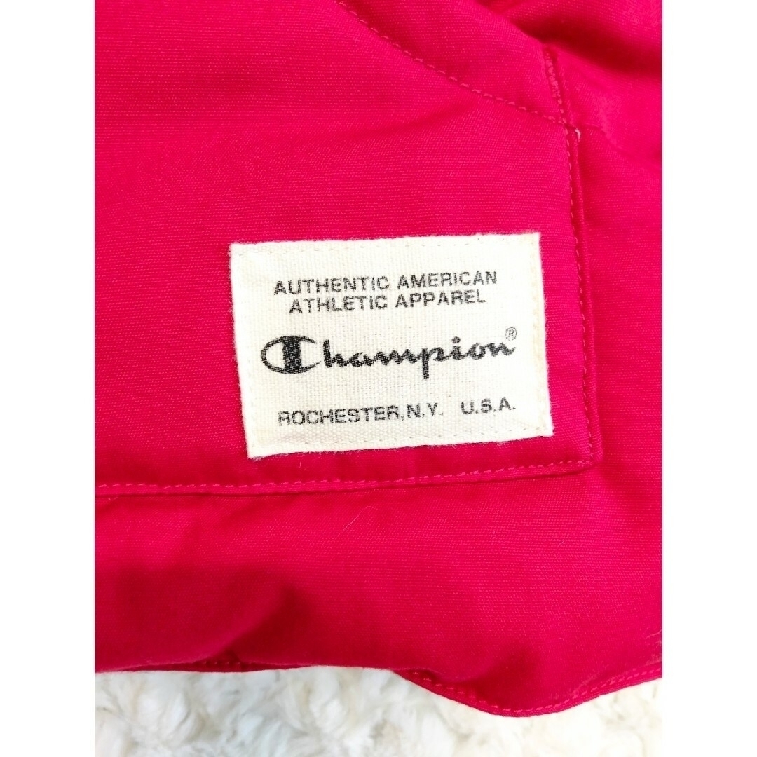 Champion(チャンピオン)のチャンピオン ダウンベスト 赤 レディースのジャケット/アウター(ダウンベスト)の商品写真