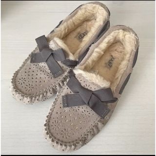 アグ(UGG)のUGGモカシンフローラ(スリッポン/モカシン)