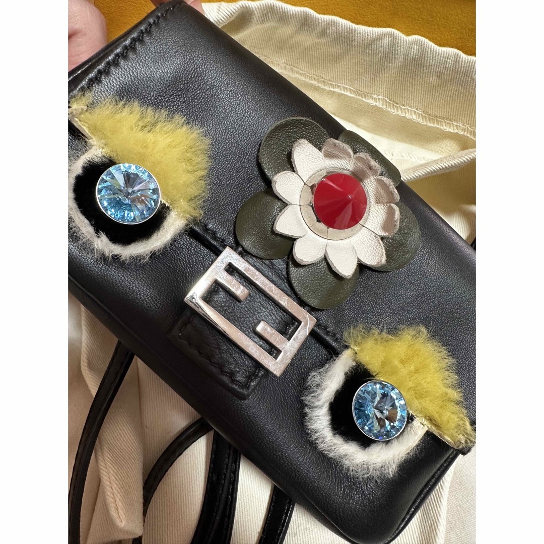 FENDI(フェンディ)のFENDI フェンディ2way モンスター　マイクロバケット　チェーン レディースのバッグ(ショルダーバッグ)の商品写真