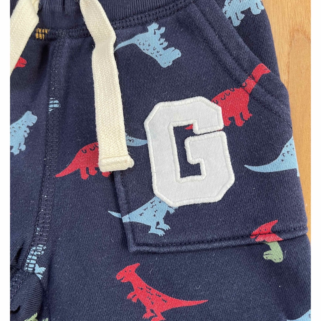 GAP Kids(ギャップキッズ)の恐竜柄　スウェットパンツ キッズ/ベビー/マタニティのキッズ服男の子用(90cm~)(パンツ/スパッツ)の商品写真