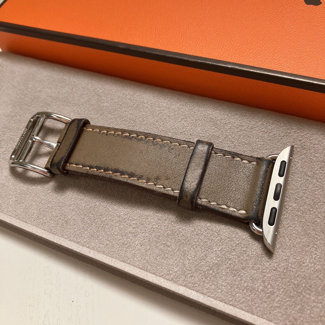 Hermes(エルメス)のHERMES AppleWatch レザーストラップ シンプルトゥール  メンズの時計(レザーベルト)の商品写真