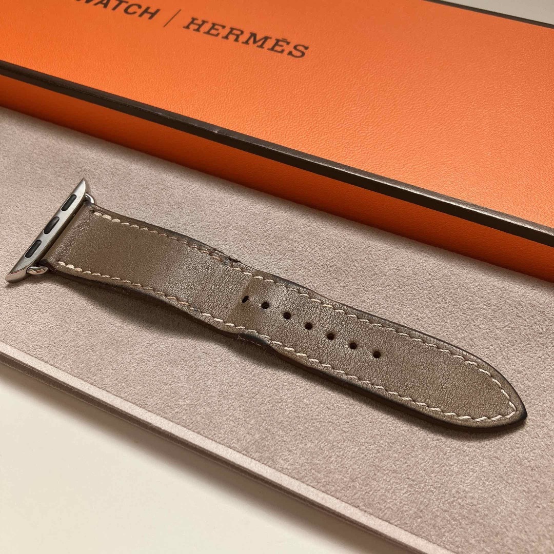 Hermes(エルメス)のHERMES AppleWatch レザーストラップ シンプルトゥール  メンズの時計(レザーベルト)の商品写真