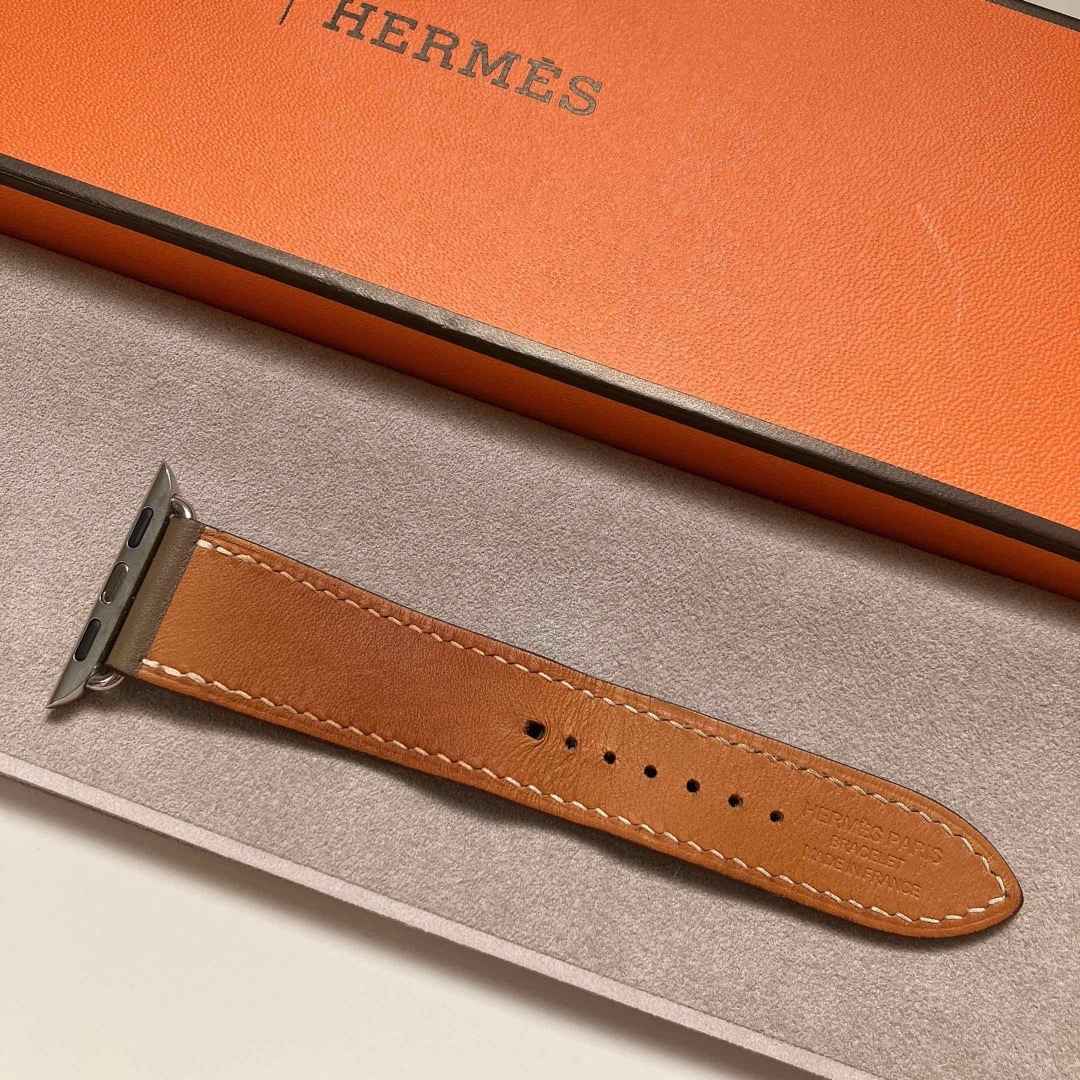 Hermes(エルメス)のHERMES AppleWatch レザーストラップ シンプルトゥール  メンズの時計(レザーベルト)の商品写真