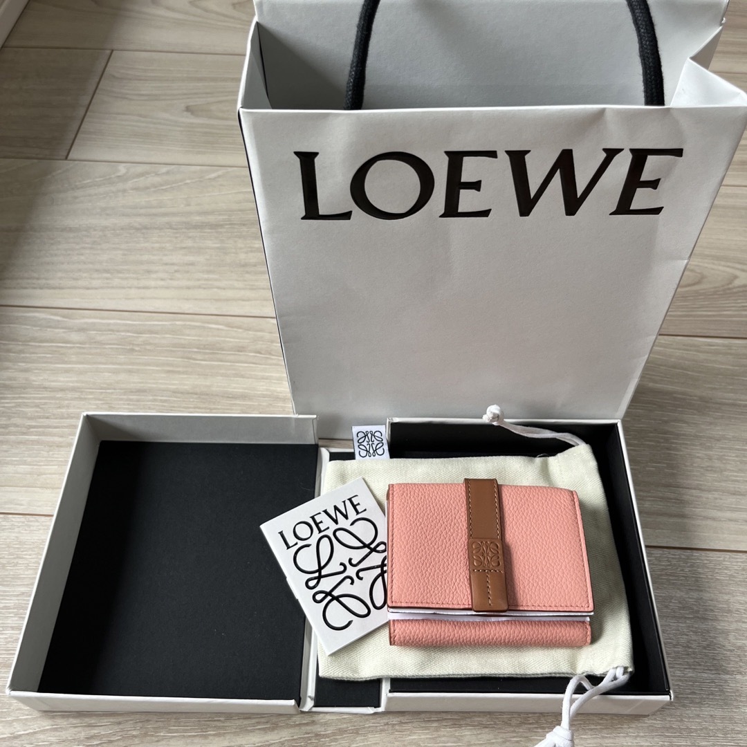 【期間限定値下げ】LOEWE 三つ折り財布 | フリマアプリ ラクマ