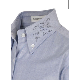 マディソンブルー(MADISONBLUE)のMADISONBLUE メッセージシャツ　5分袖　ブルー(シャツ/ブラウス(長袖/七分))