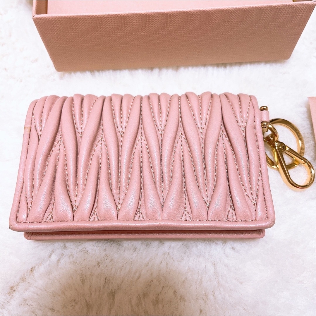 美品　miumiu カードケース　マトラッセ　ピンク