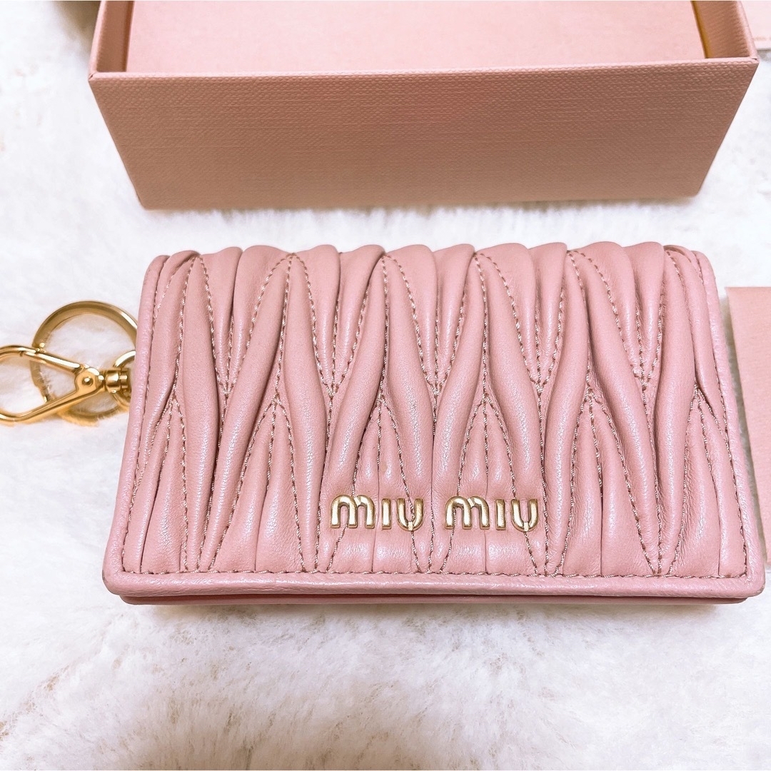 美品　miumiu カードケース　マトラッセ　ピンク