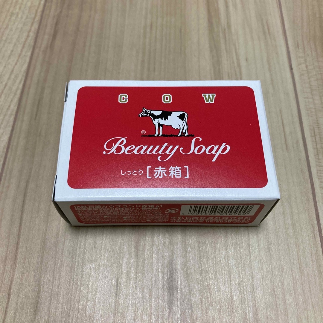 COW(カウブランド)の牛乳石鹸　しっとり赤箱　cow beauty soap コスメ/美容のボディケア(ボディソープ/石鹸)の商品写真