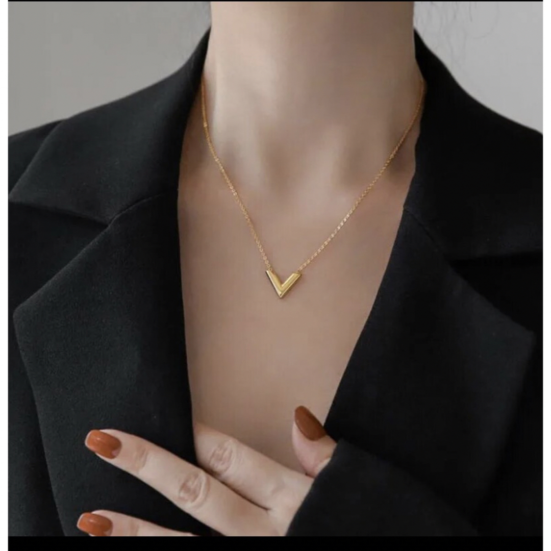 【 重厚感のあるVネックレス 】（gold） レディースのアクセサリー(ネックレス)の商品写真