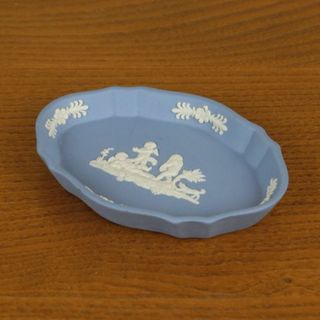 ウェッジウッド(WEDGWOOD)のウェッジウッド　ジャスパー　ペールブルー　トレイ　楕円皿　ピンディッシュ　天使(小物入れ)