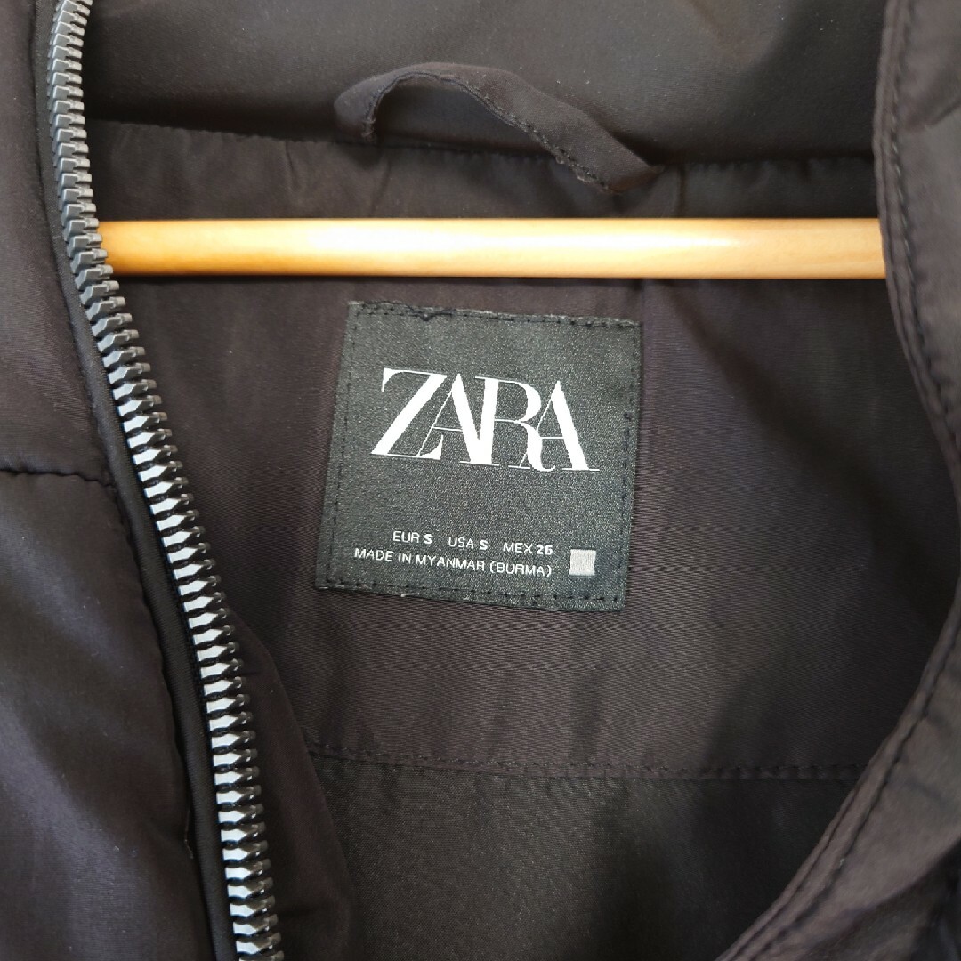 ZARA(ザラ)のZARA 撥水加工入り パフジャケット ブラック レディースのジャケット/アウター(ダウンジャケット)の商品写真