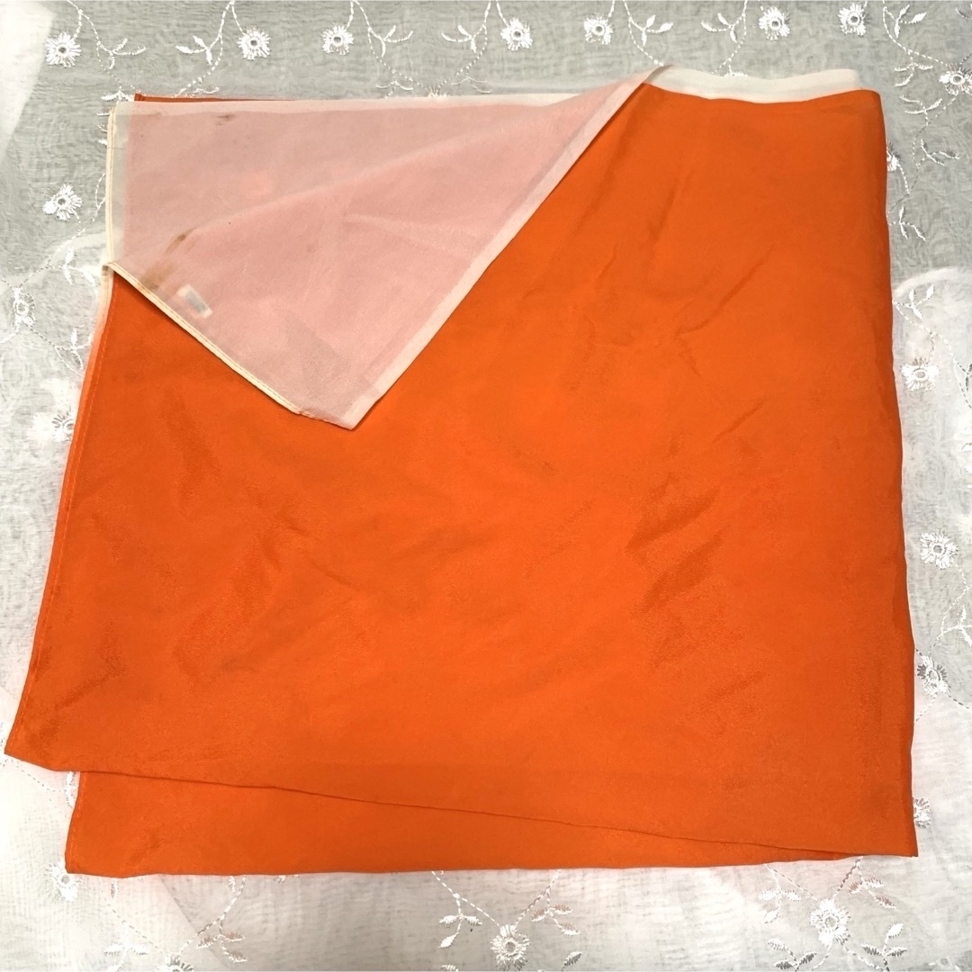 ☆オレンジ ホワイト グラデーションスカーフ 風呂敷き 単色 シンプル 鮮やか レディースのファッション小物(バンダナ/スカーフ)の商品写真