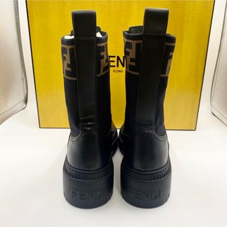 新品未使用！送料込み FENDI ドミノ バイカーブーツ FF サイドゴア