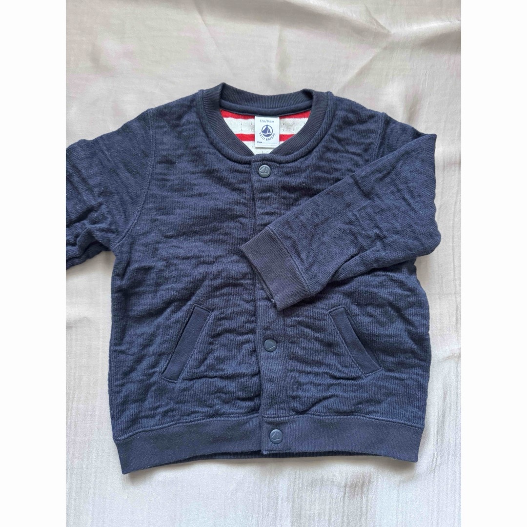 PETIT BATEAU(プチバトー)のプチバトー　　カーディガン　紺色　ネイビー　74cm キッズ/ベビー/マタニティのベビー服(~85cm)(カーディガン/ボレロ)の商品写真