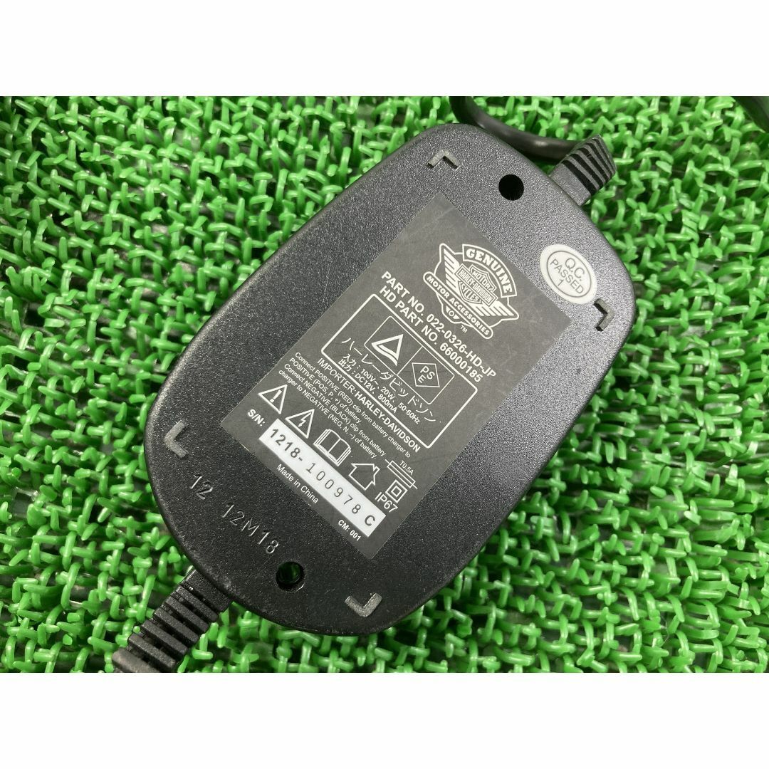 バッテリーチャージャー 022-0326-HD ハーレー 純正  バイク 部品 充電器 12V 800mA コンディション良好 割れ欠け無し 車検 Genuine:22318965