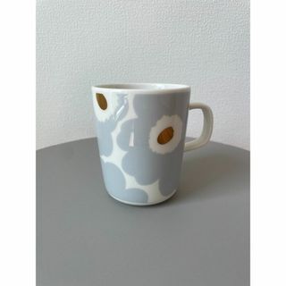 マリメッコ(marimekko)の《マリメッコ 　マグカップ　アイシーグレー×ゴールド　250ｍl》(グラス/カップ)