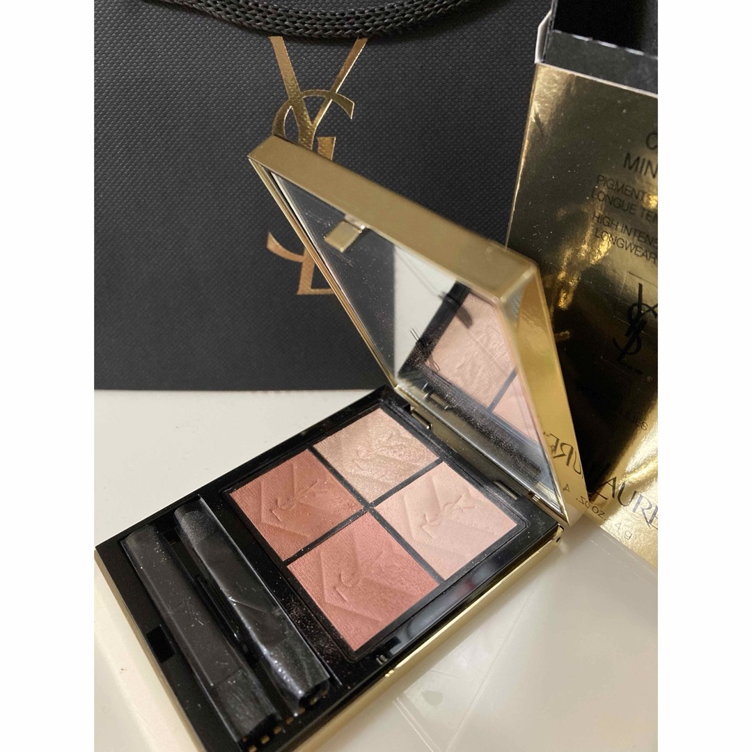 Yves Saint Laurent(イヴサンローラン)のYSLイヴサンローラン クチュールミニクラッチアイシャドウ600 コスメ/美容のベースメイク/化粧品(アイシャドウ)の商品写真