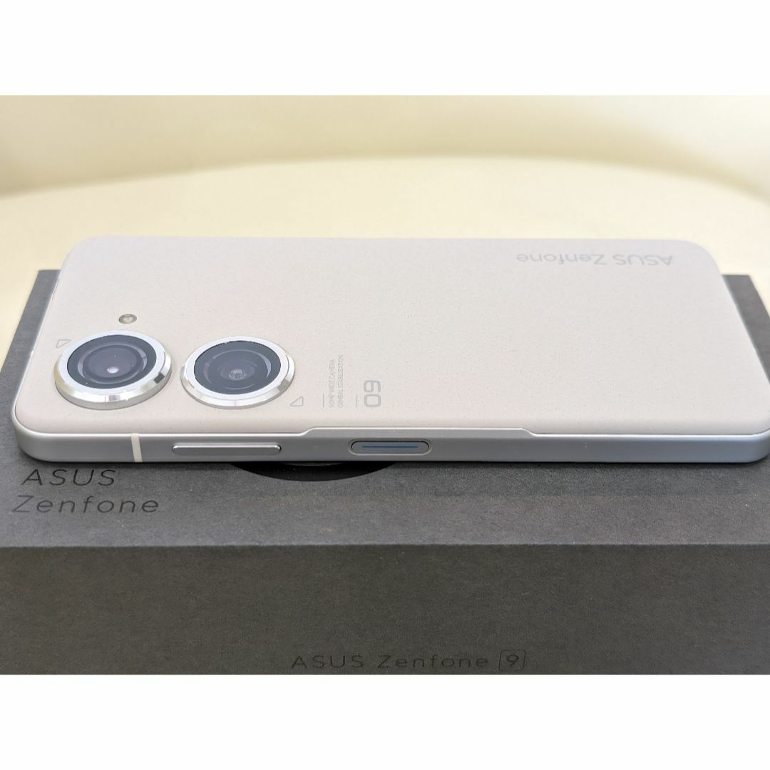 ASUS - ☆美品☆ASUS Zenfone9 8GB / 256GB ホワイト【国内版】の通販