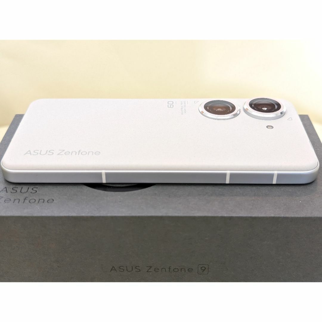 ASUS - ☆美品☆ASUS Zenfone9 8GB / 256GB ホワイト【国内版】の通販