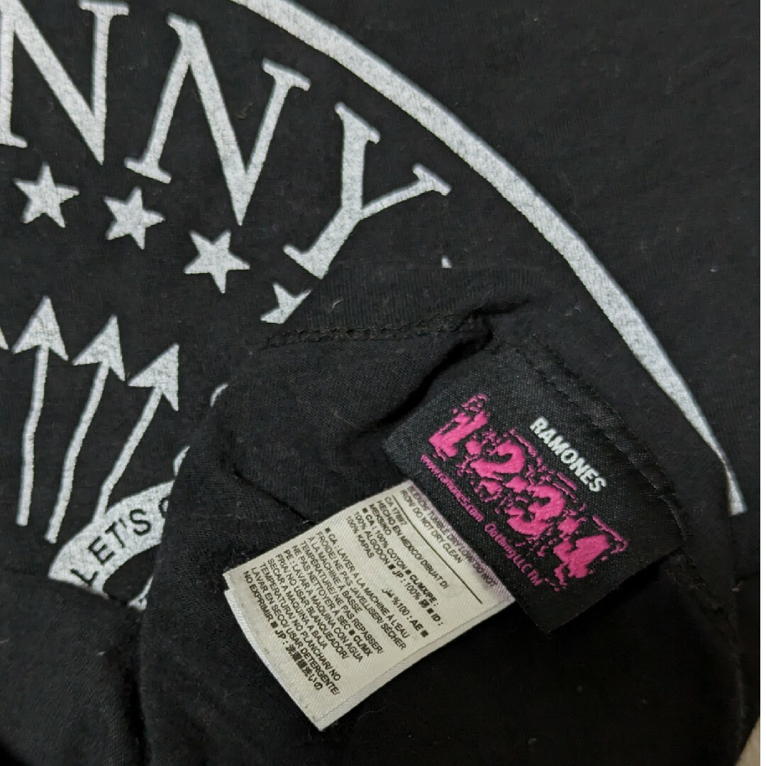 Old Navy(オールドネイビー)のold navyオールドネイビー RAMONESラモーンズTシャツ キッズ130 キッズ/ベビー/マタニティのキッズ服男の子用(90cm~)(Tシャツ/カットソー)の商品写真