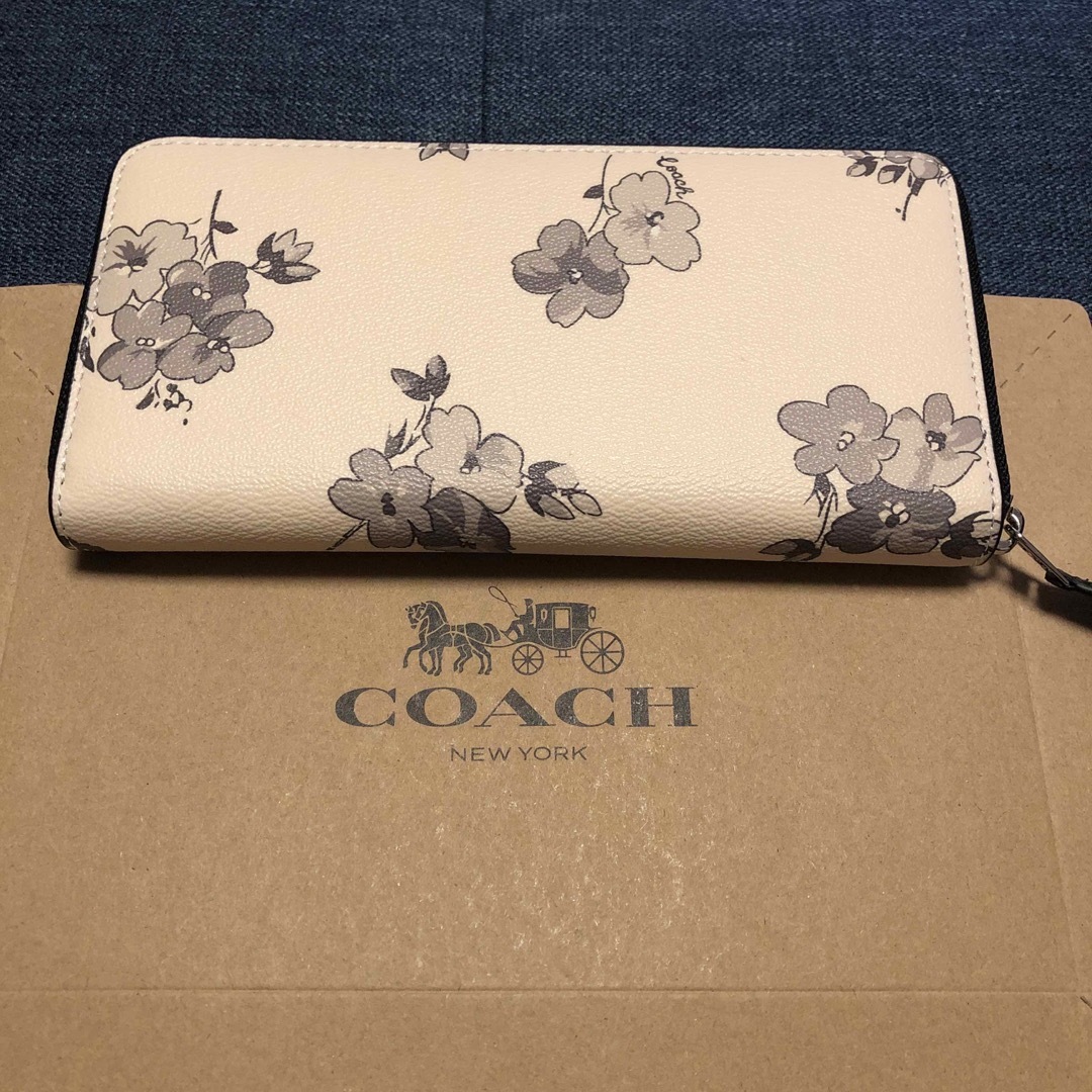 COACH - ☆新品未使用☆COACHコーチ長財布 花柄 ホワイト色の通販 by