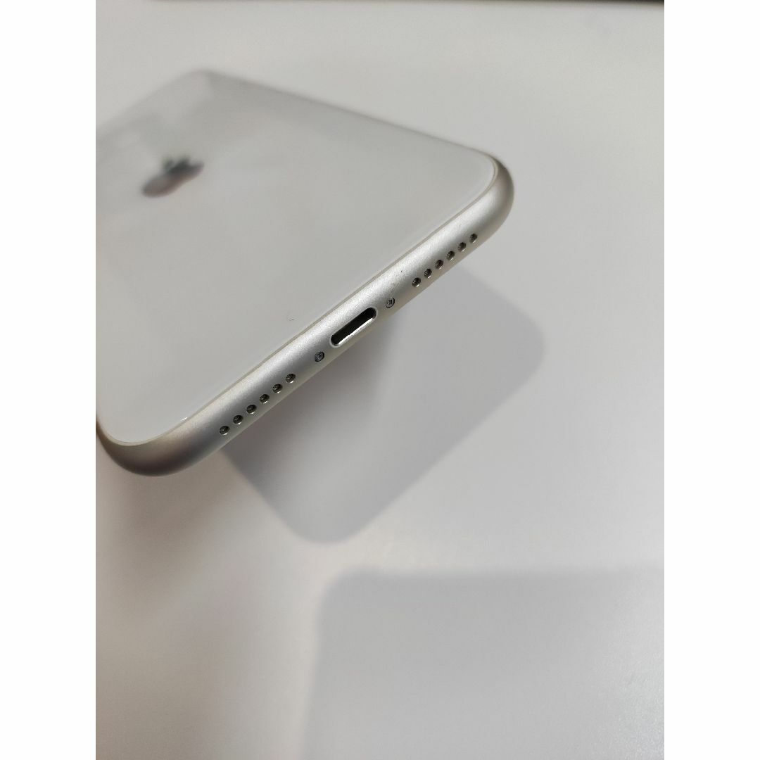 iPhone11 64GB　ホワイト SIMフリー 　美品 5